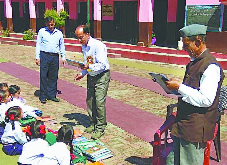 priyanshu, pankaj stood first in bag competition