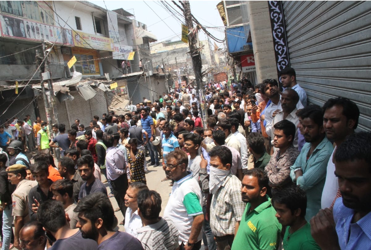 Municipal corporation removed encroachment in Delhi 