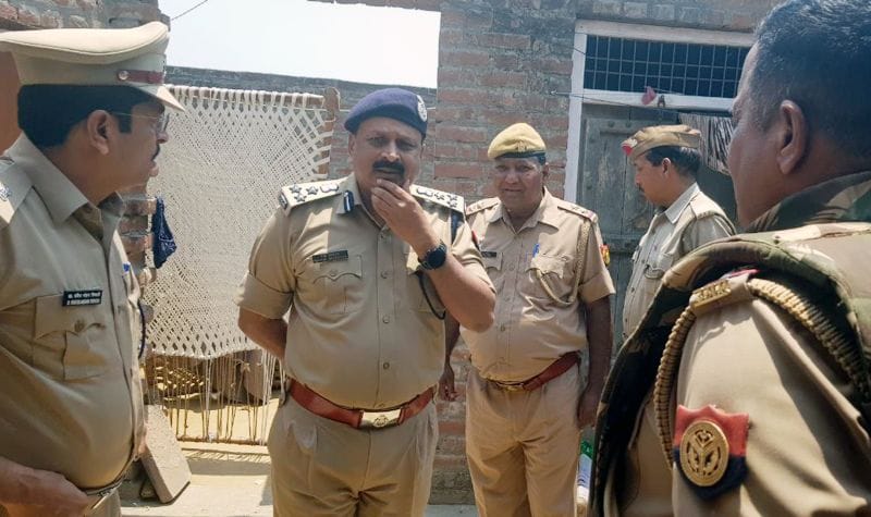 डीआईजी ने इंस्पेक्टर को किया लाइन हाजिर