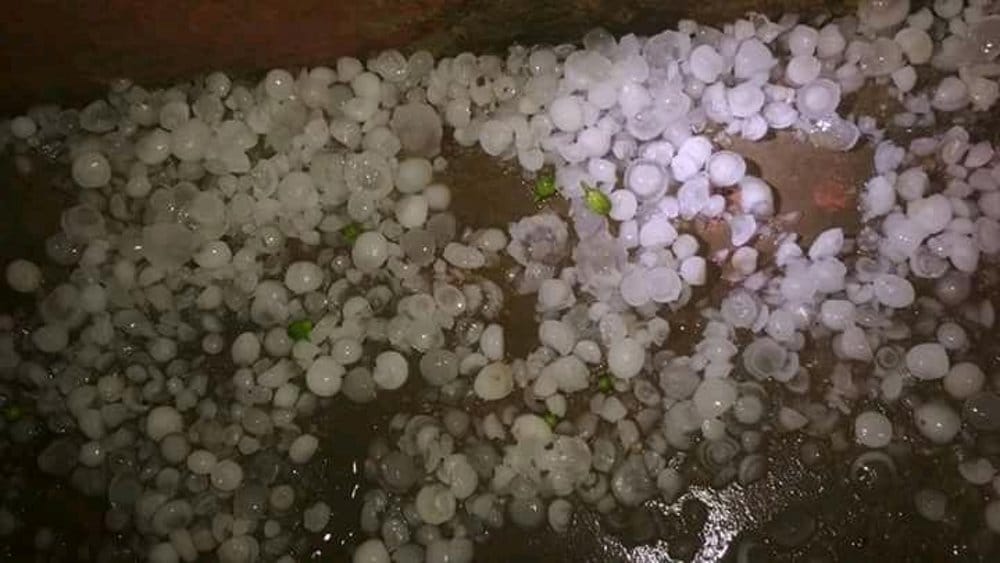 Hail fall with wet air