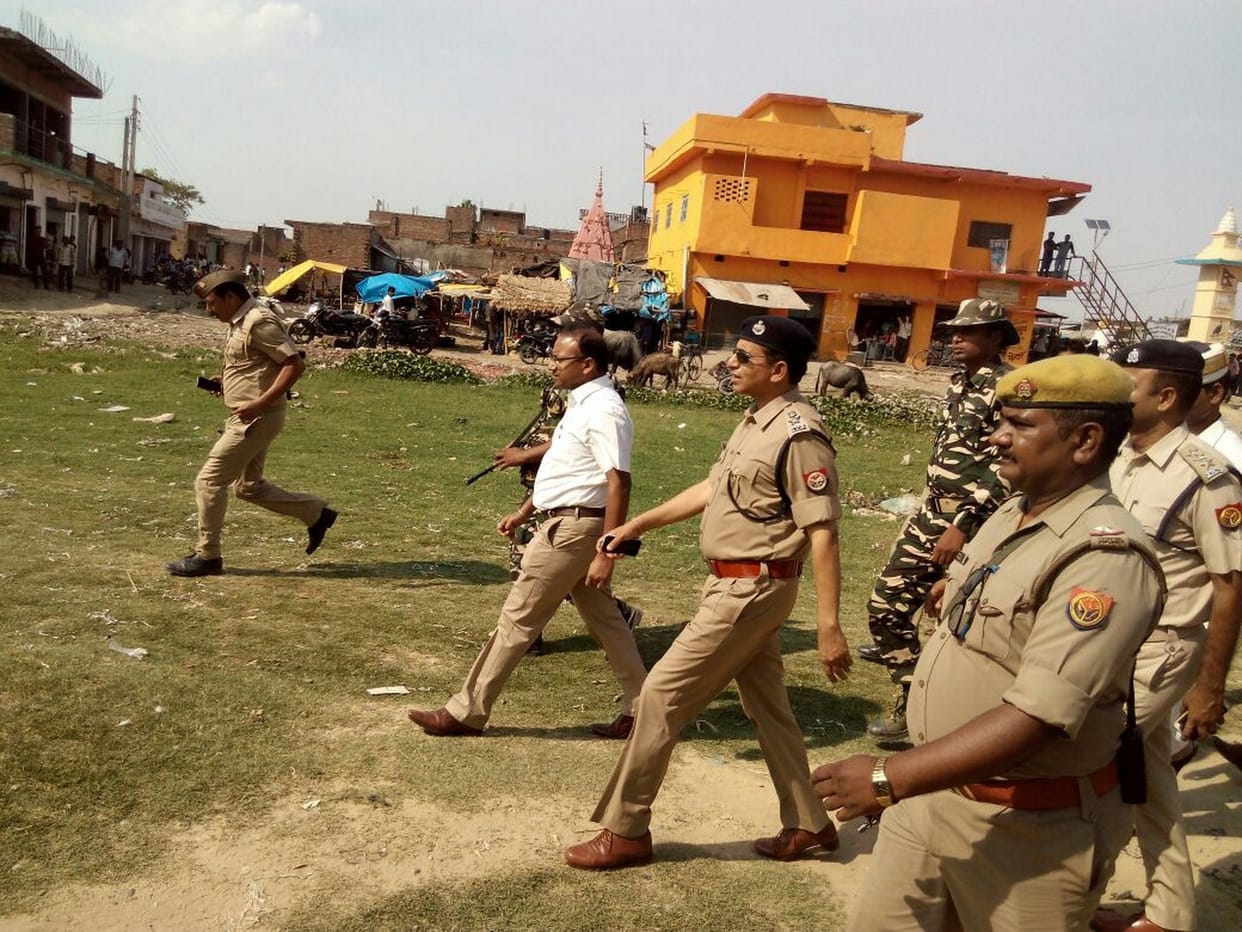 डीएम और एसपी ने लिया खुनुवां बॉर्डर का जायजा