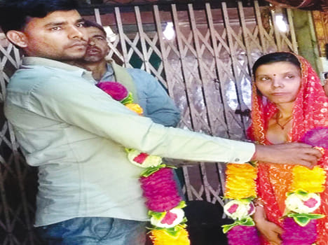Savvy couple married in Mandi Dai temple
