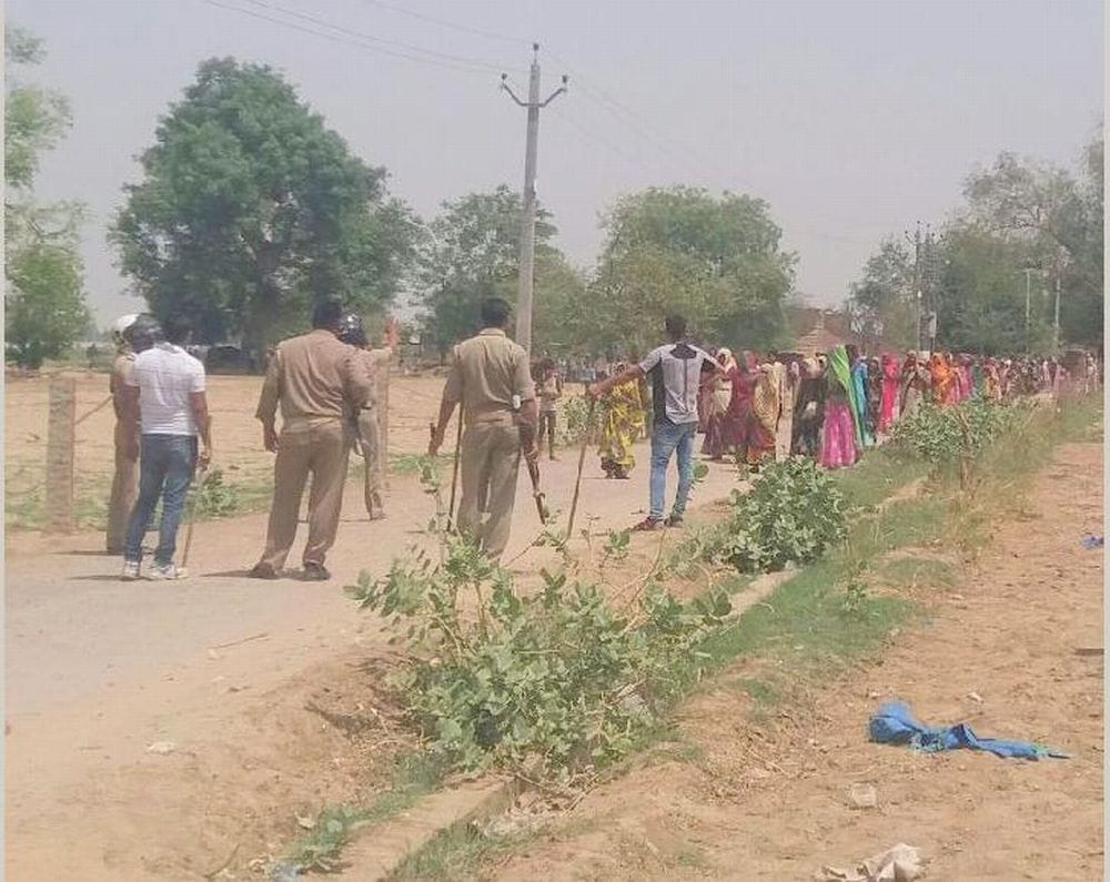 villagers attack police check post beat up constable 