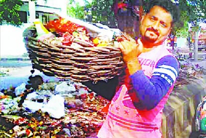 Prahlad collects the statues of gods from garbage