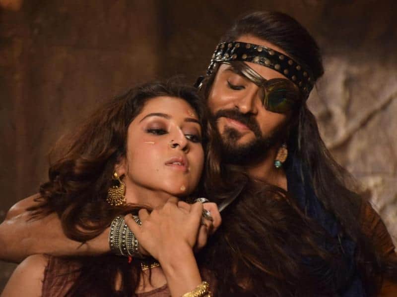 Ashish Sharma locks lips with Sonarika Bhadoria in Prithvi Vallabh 