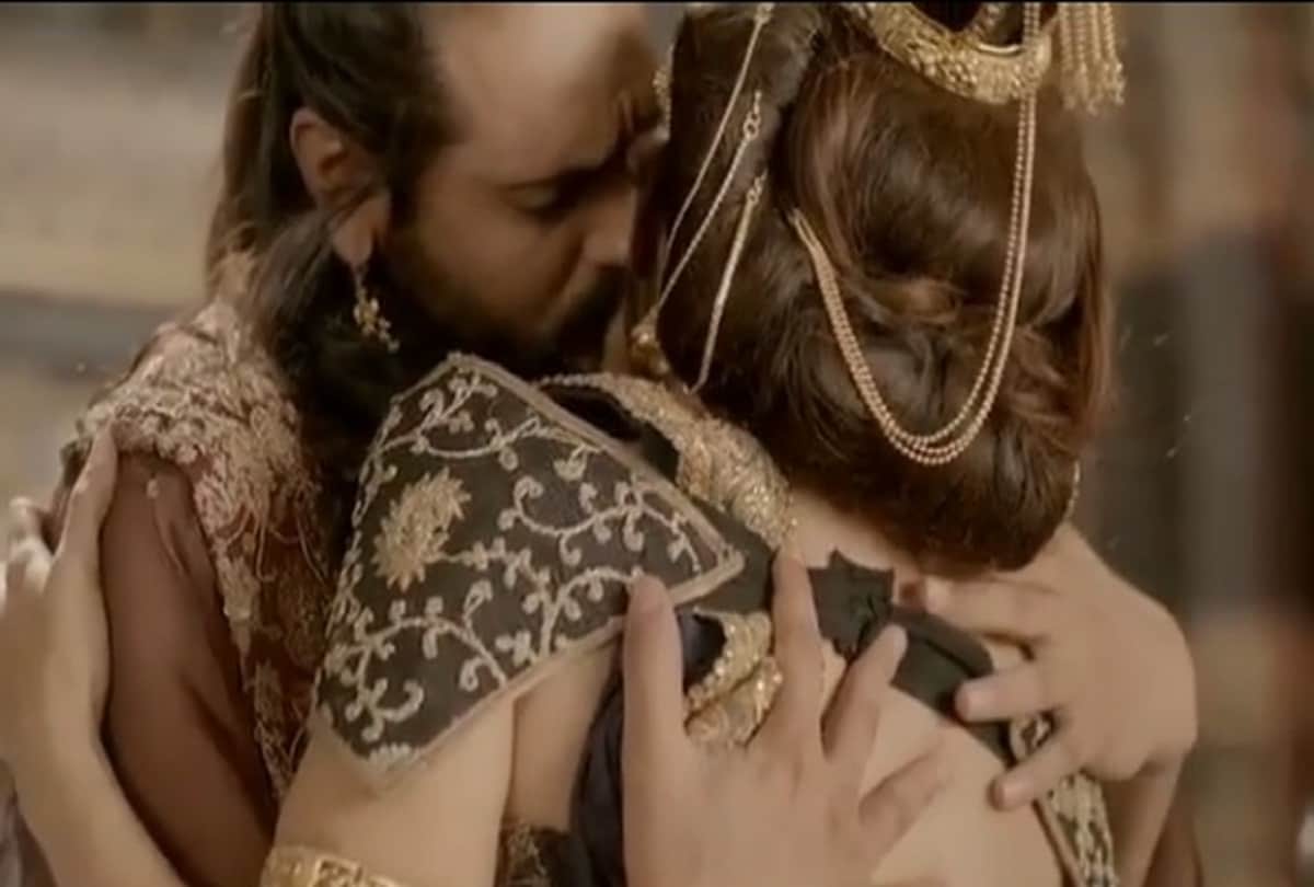 Ashish Sharma locks lips with Sonarika Bhadoria in Prithvi Vallabh 
