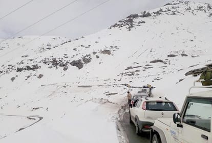 rohtang pass opened for buses and other vehicle Movement