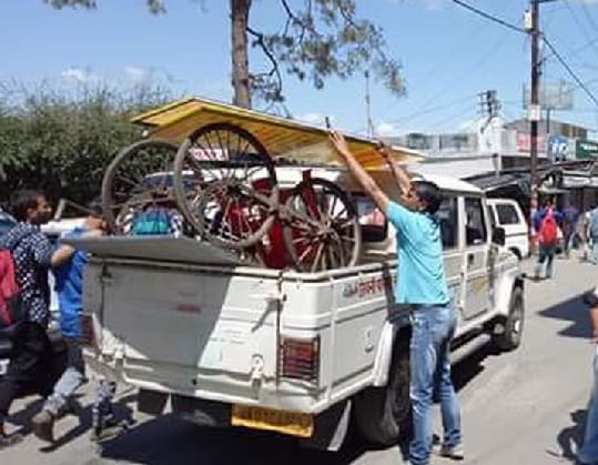 Seized goods of shopkeepers interrupting traffic