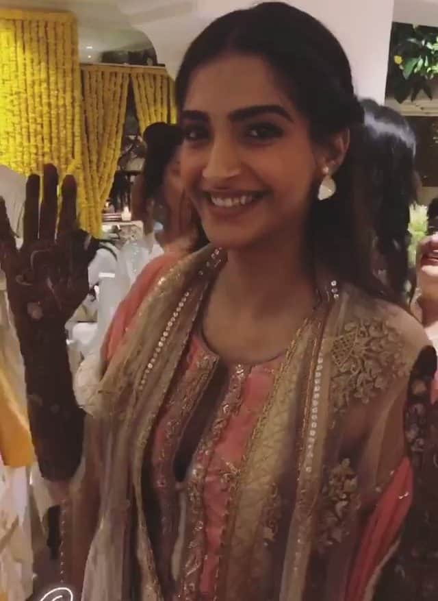 sonam kapoor and anand ahuja wedding album
