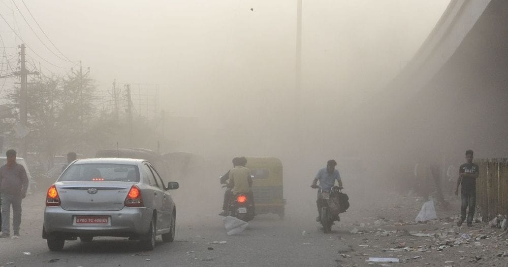 agra families are being destroying due to the storm 