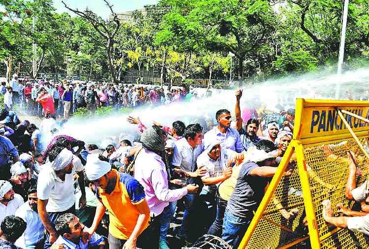 4 महिलाओं समेत 15 से ज्यादा कंप्यूटर टीचर और लैब सहायक घायल
