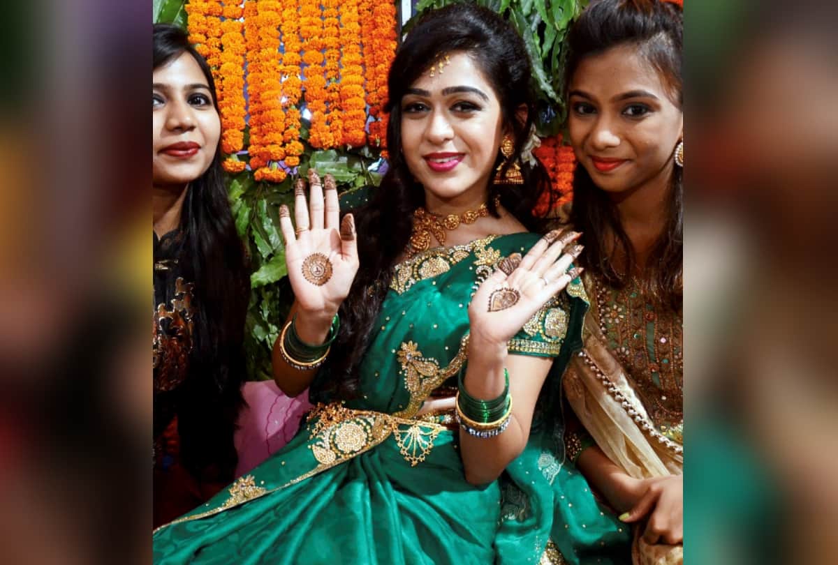 view the pics of tej pratap yadav wedding invitation card delhi-ncr