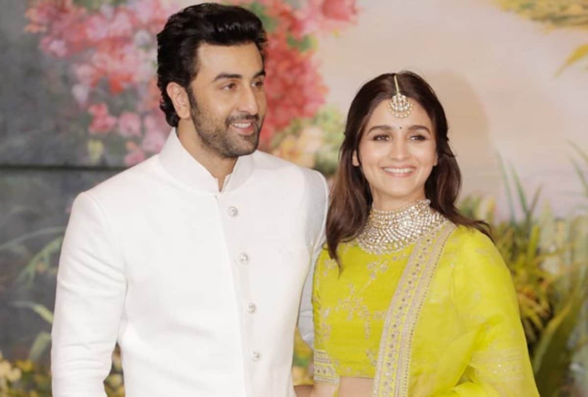 Ranbir Kapoor willingly obliges when Alia Bhatt asks him to smile 