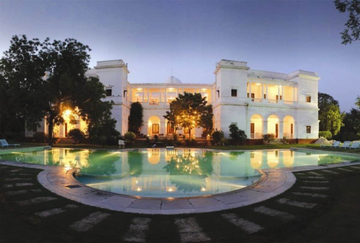 know the cost of amitabh bachchan and shahrukh khan house