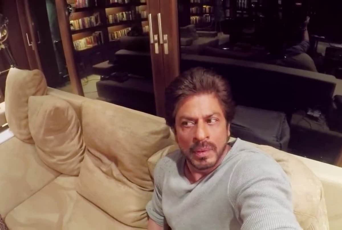 know the cost of amitabh bachchan and shahrukh khan house