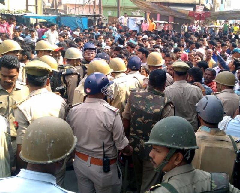 कासगंज बवाल: विधायक पर भड़के गुस्साए लोग, वापस जाओ के नारे लगाए