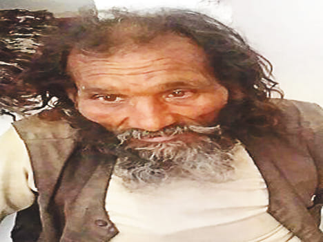  पकड़ा गया साधुवेशधारी आरोपी वृद्ध।