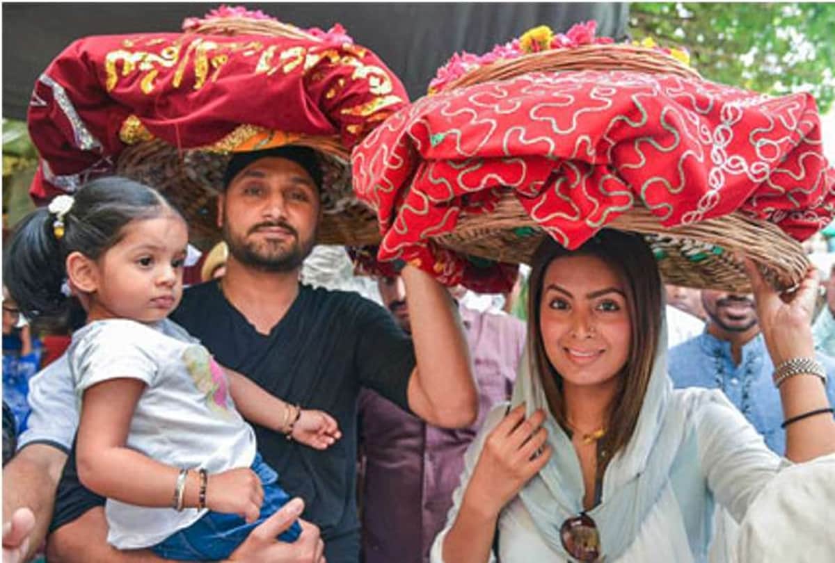 Harbhajan singh and Geeta basra visits Ajmer Shraif dargah