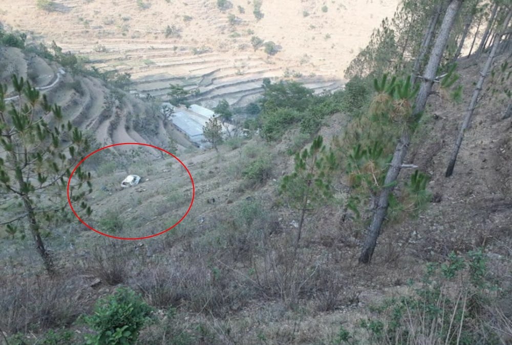 Pilgrims Car fell into Ditch on badrinath highway passengers killed