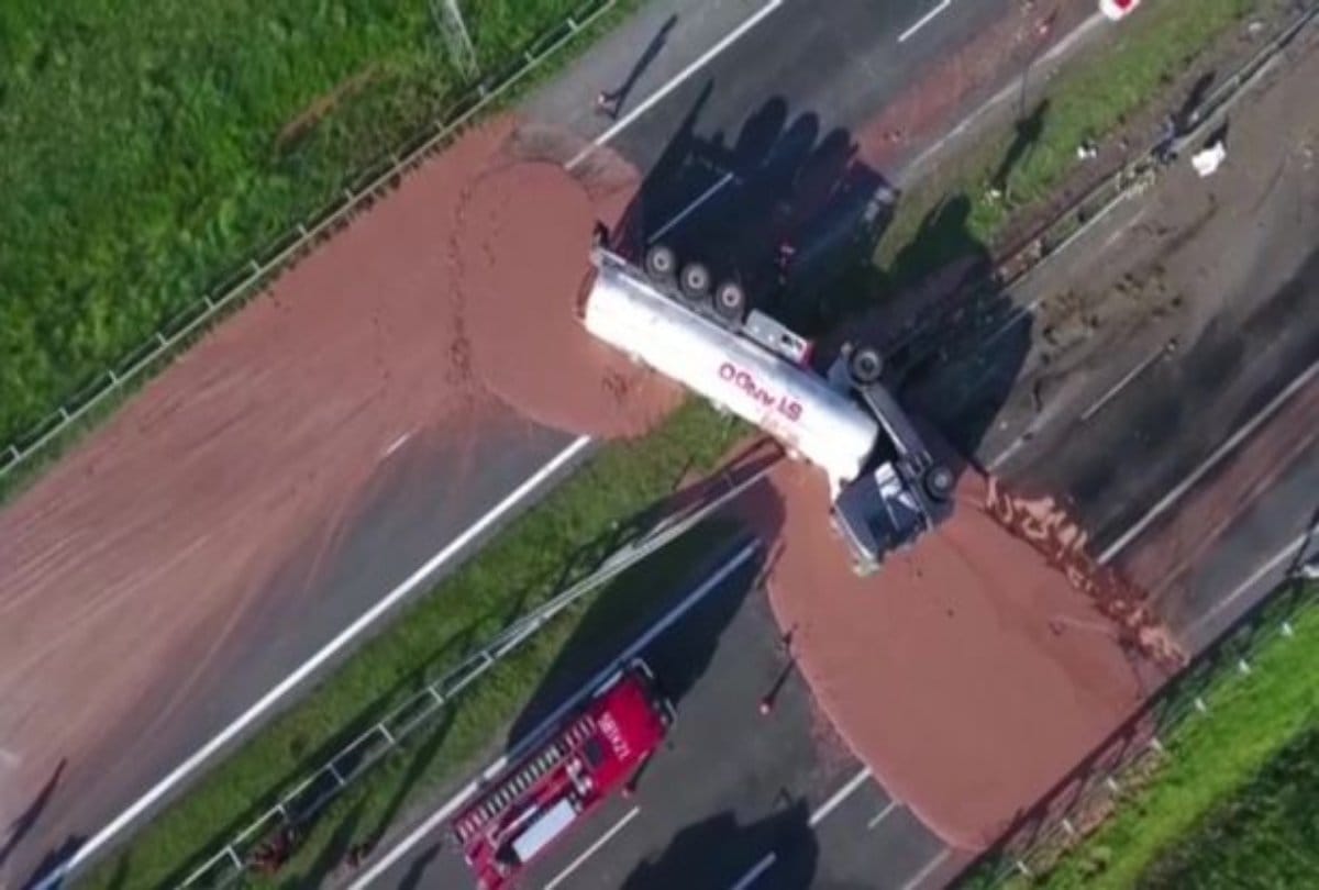 Road fully covered by melted chocolate after truck hit in Poland 