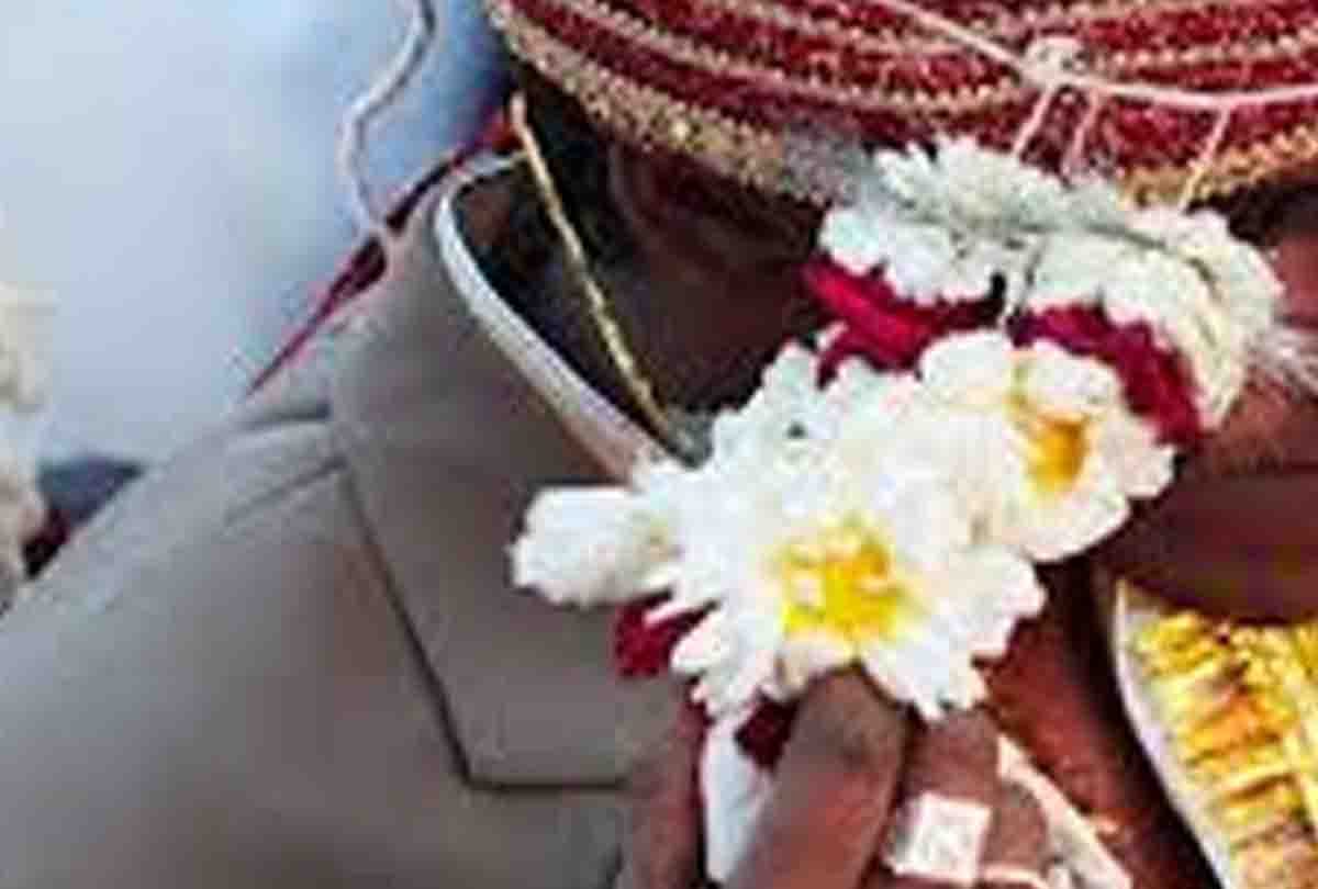 Girlfriend took poison because of boyfriend's marriage