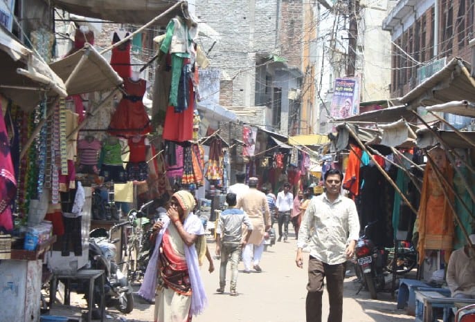 shopkeepers encroaches more land in markets
