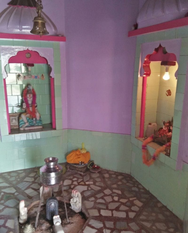 एटा: अवागढ़ के सहनऊआ में प्राचीन मंदिर से आठ मूर्तियां चोरी