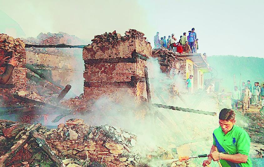 धरोट में 18 कमरों का 3 मंजिला रिहायशी मकान राख