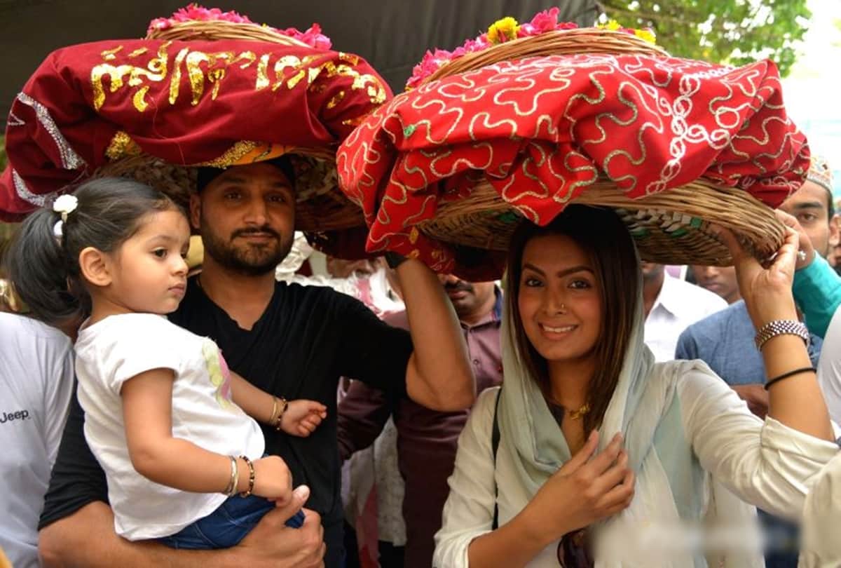 Harbhajan singh and Geeta basra visits Ajmer Shraif dargah