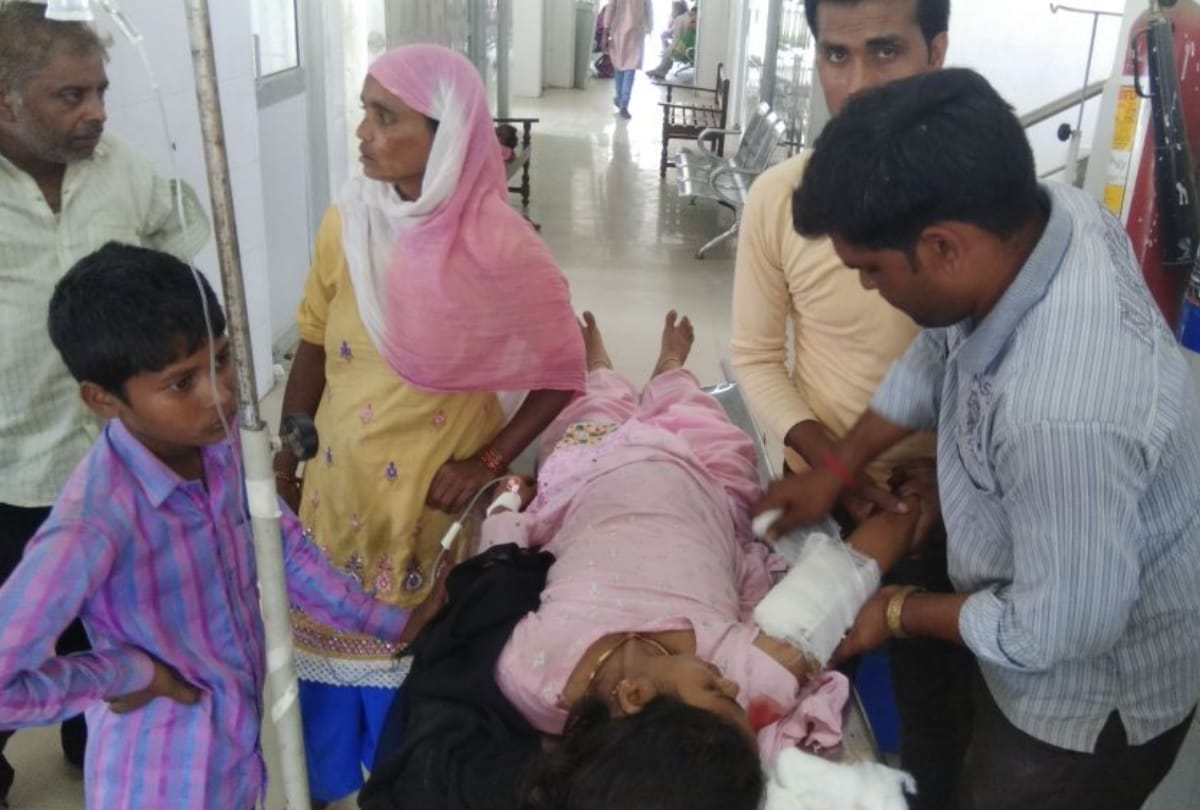 tractor-trolley met with an accident, one dead and many devotees injured Edit