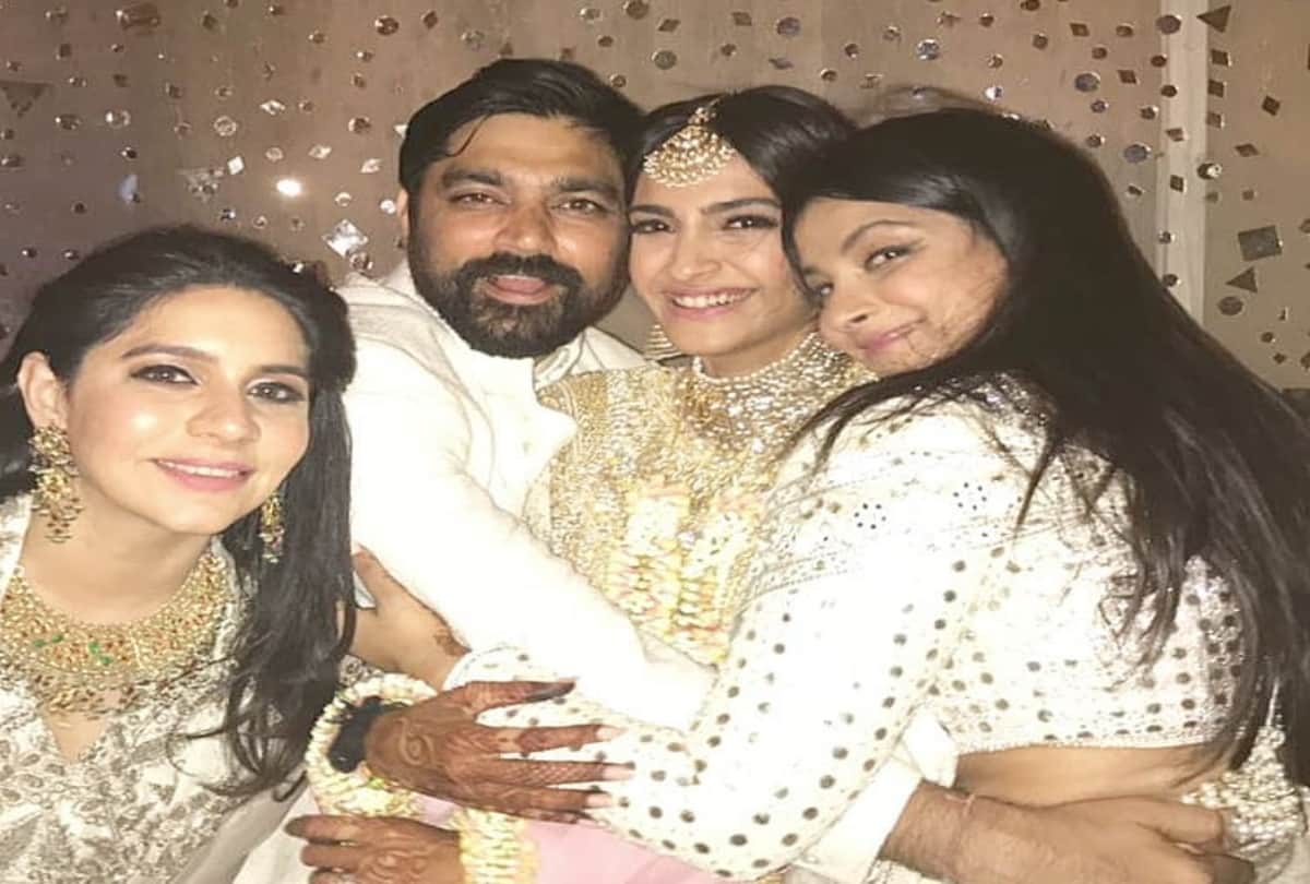 Anil Kapoor Dines With Rhea Kapoor And Alleged Boyfriend Karan Boolani