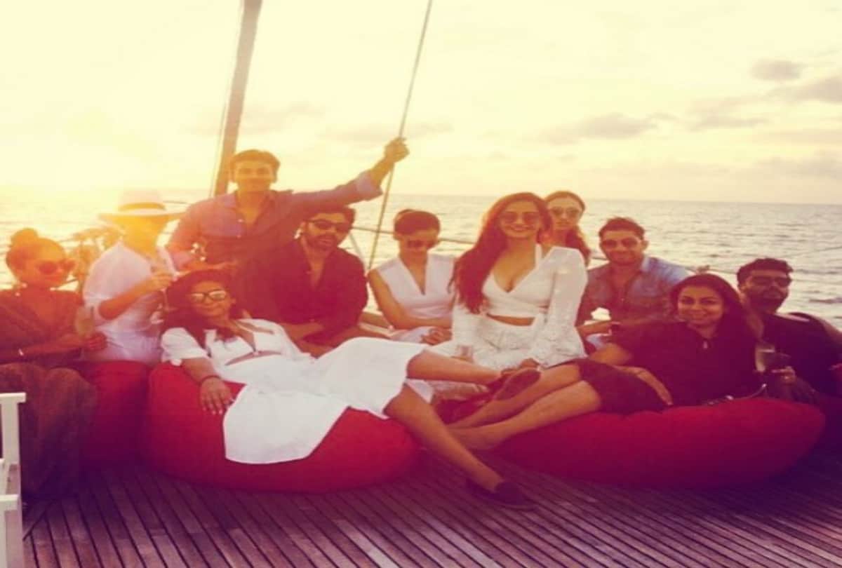 Sonam Kapoor Sister Rhea Kapoor Dating Director Karan Boolani