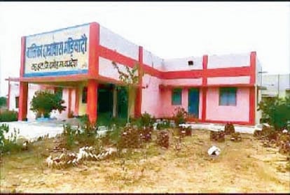 Girl Students of state government hostels in Madhya Pradesh are forced to open bath