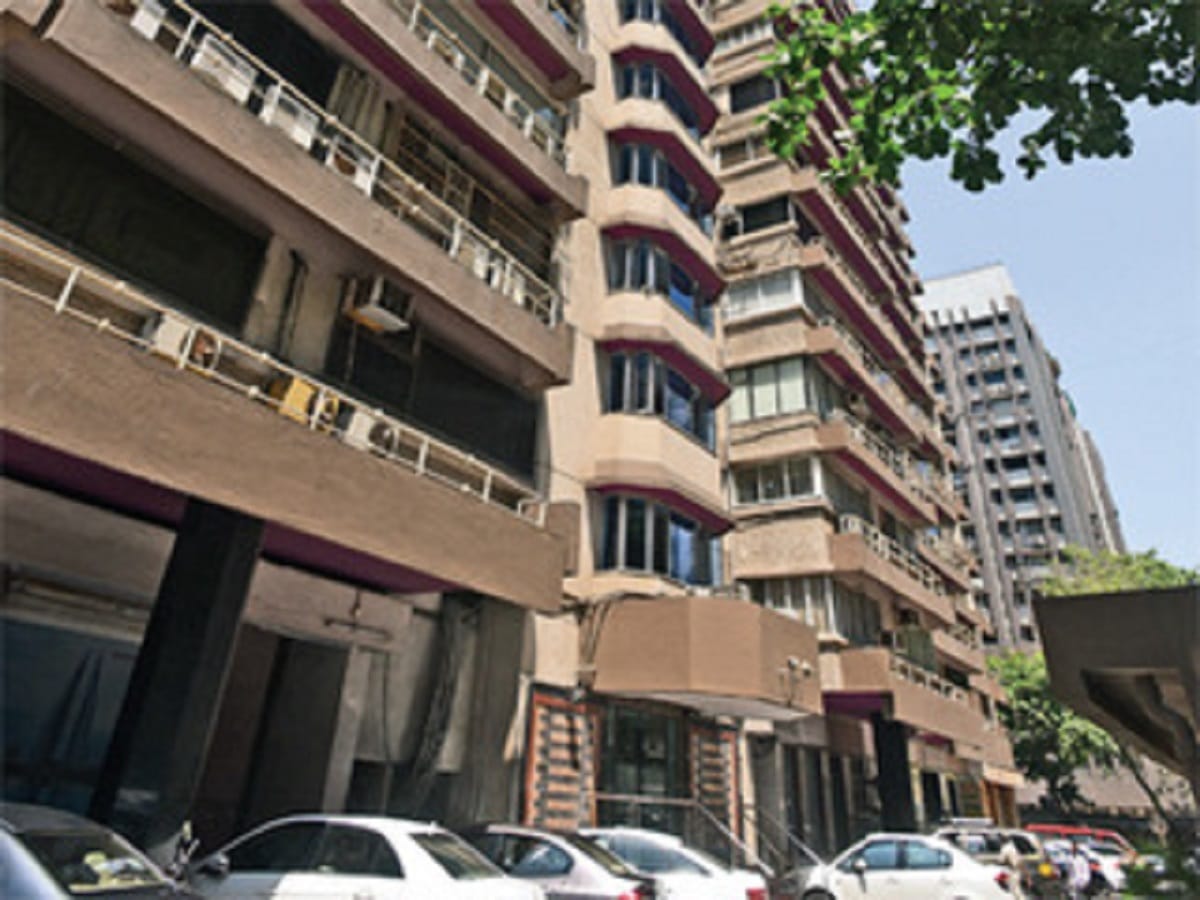  romanian national allegedly jumped from 11th floor of nariman point based building on wednesday