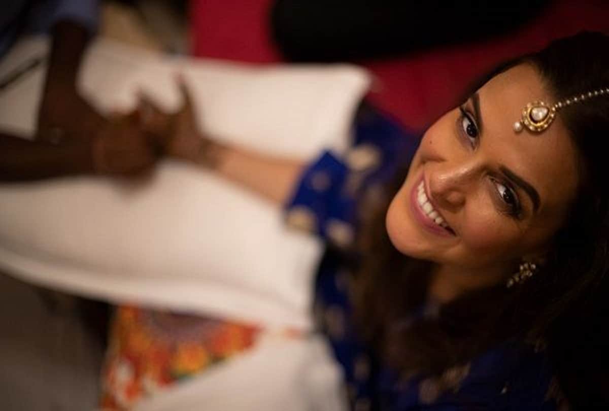 Neha Dhupia million dollar smile will melt your heart see her mehendi ceremony  pics