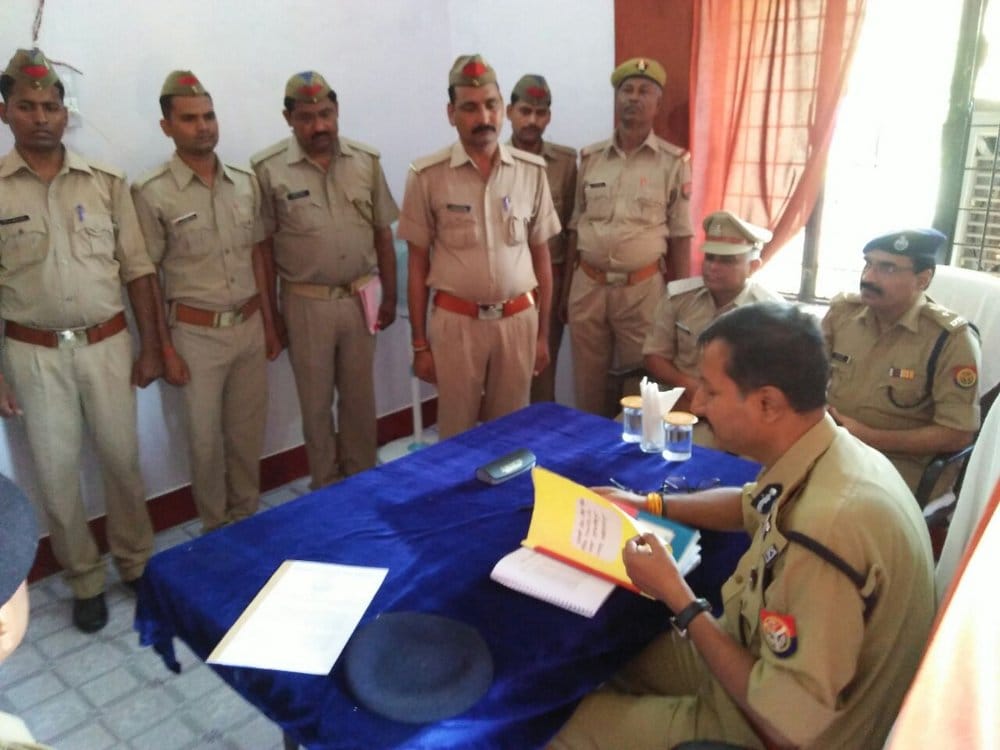 Reward of policemen on good information of beats