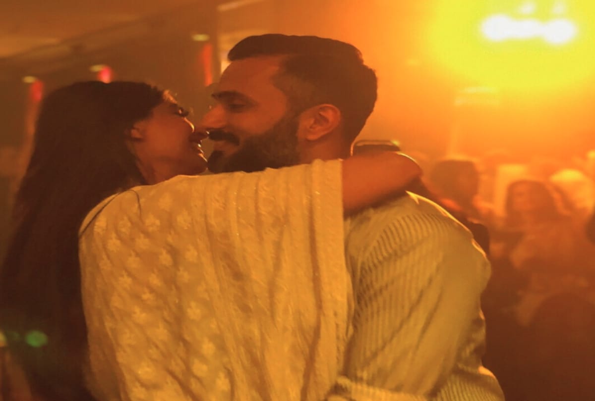 sonam kapoor post kissing pic with anand ahuja