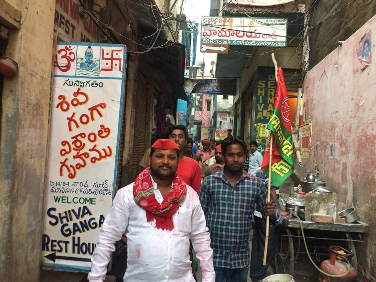 Samajwadi party leader shot dead in varanasi 