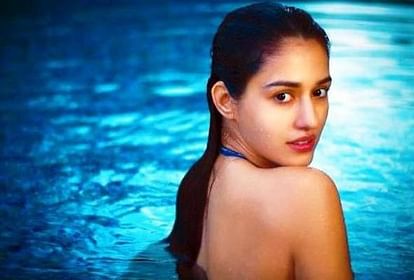 TIGER SHROFF GIRLFRIEND DISHA PATANI UNDER WATER VIDEO GOES VIRAL 