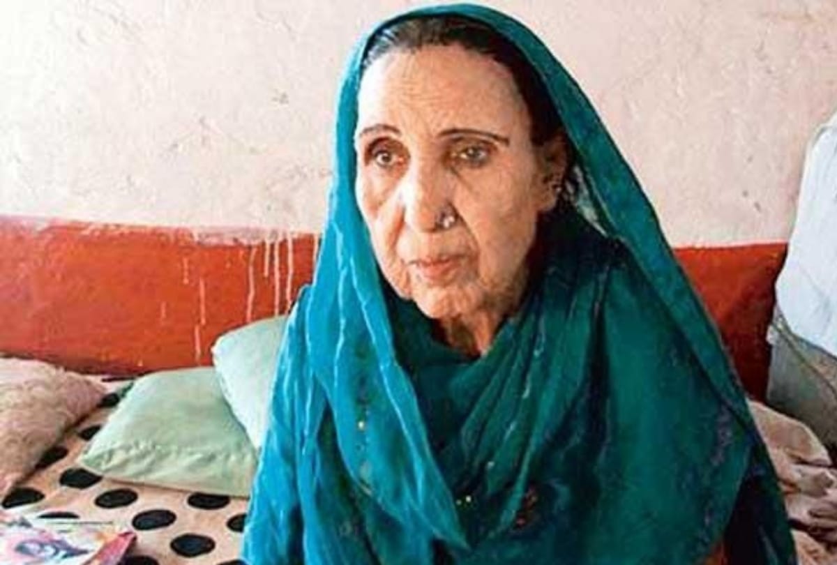 zarina begum passed away in lucknow 