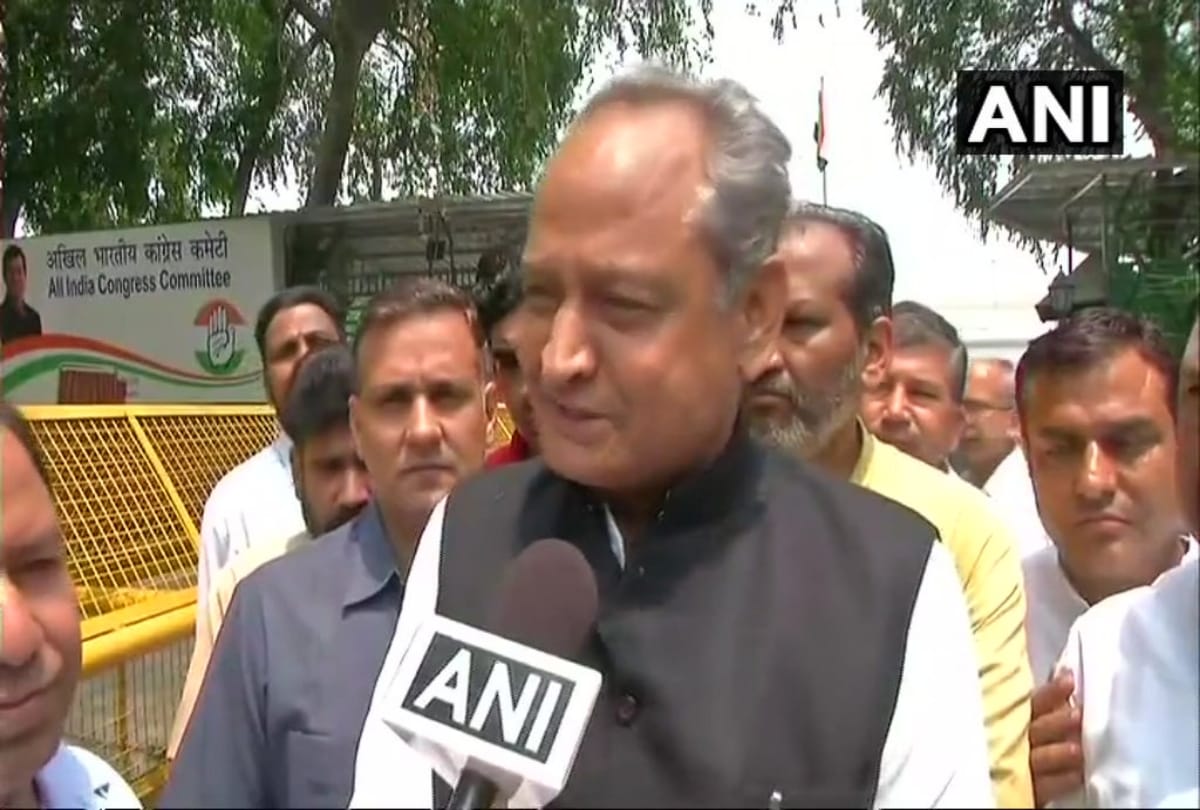 Ashok Gehlot Said, PM Modi planned to pray at temples to influence voters