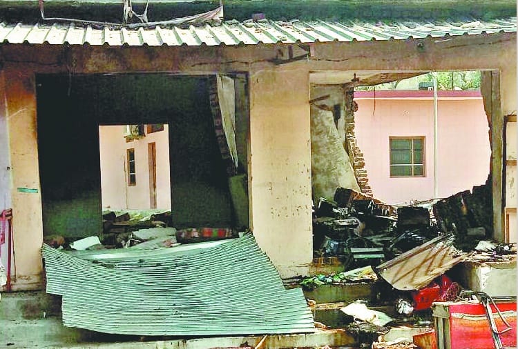 करियाना दुकान में ब्लॉस्ट, दो घायल