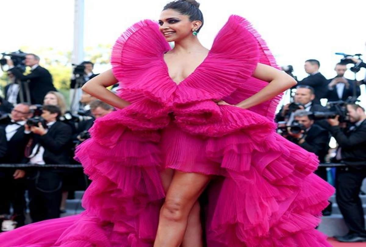 ranveer singh comment on deepika padukone tongue out pic at cannes 2018