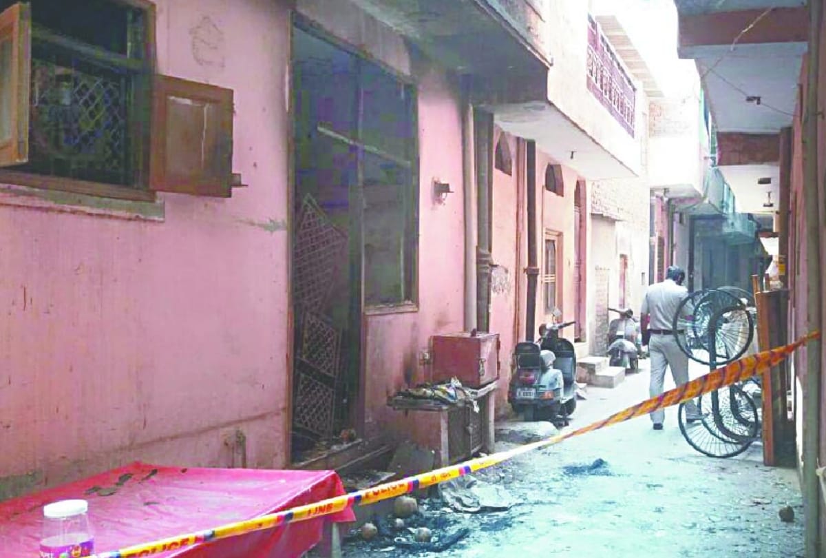 Elderly couple died to fire breaks in home at new delhi