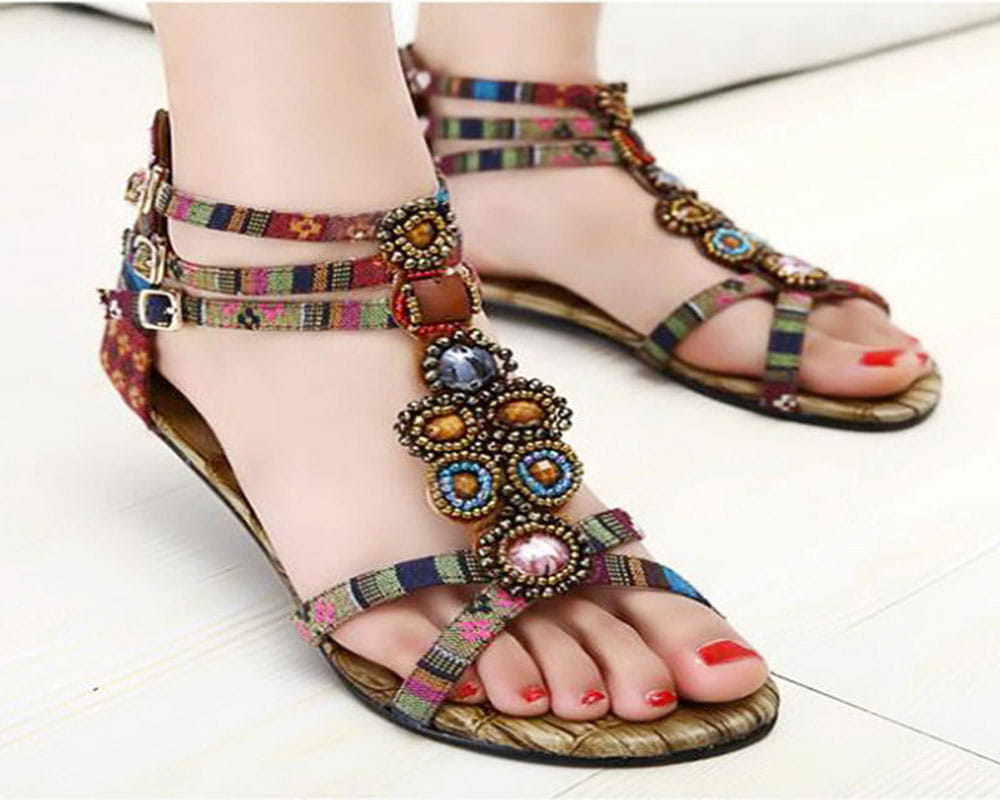 Here are few tips to choose the right footwear for summer 