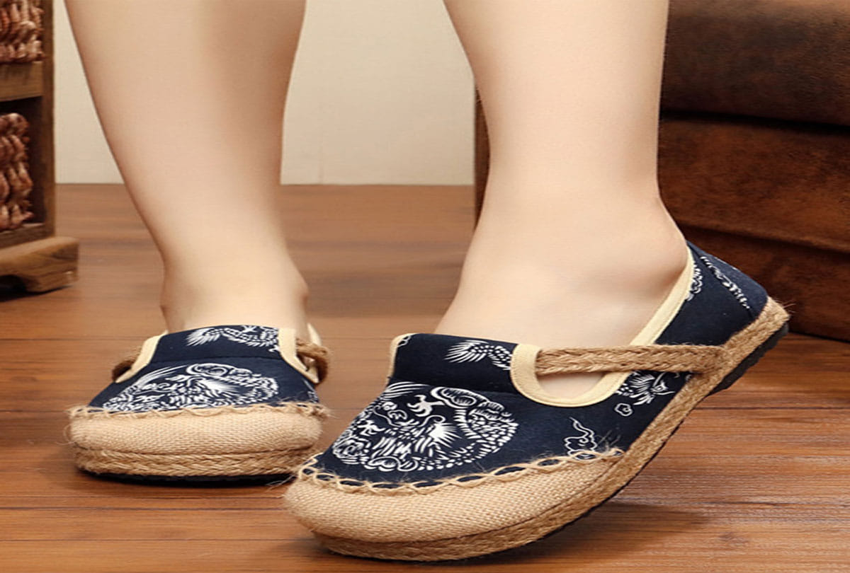 Here are few tips to choose the right footwear for summer 