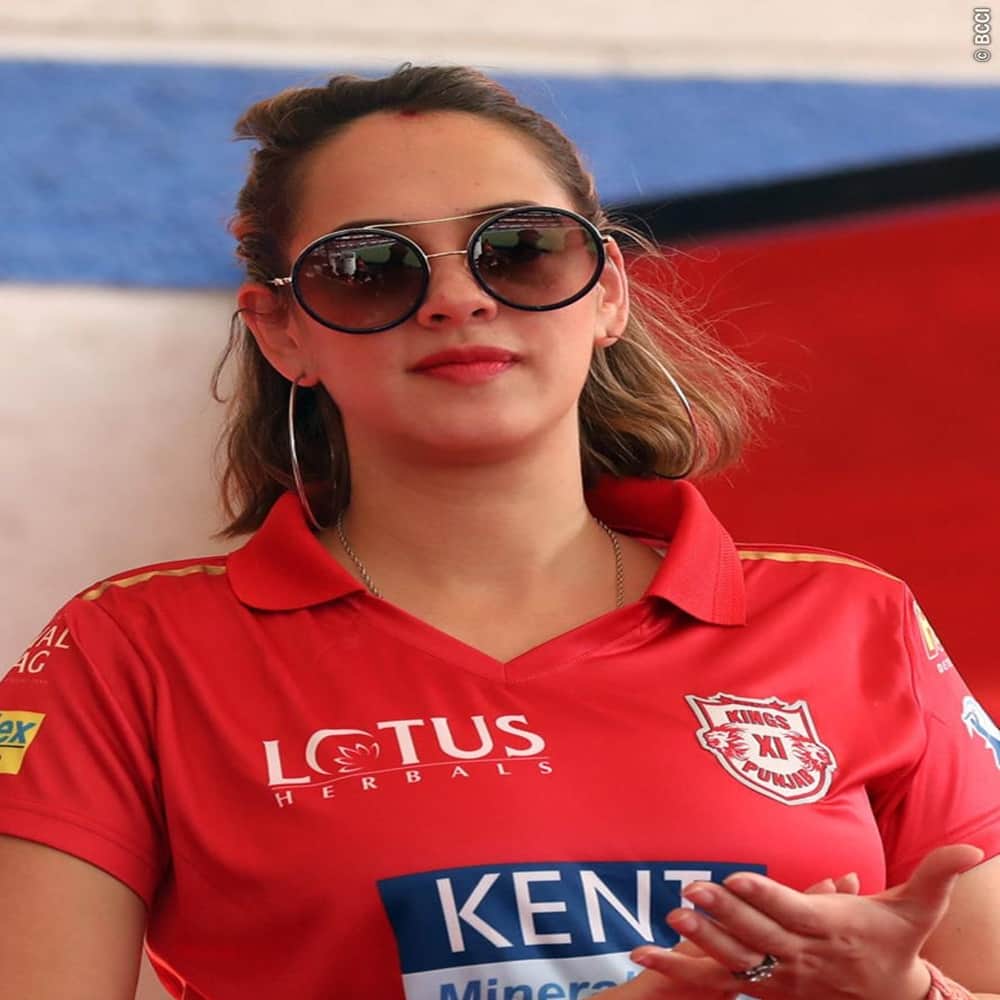 From Yuvi to Ashwin family, Wives of cricketers at ipl 2018