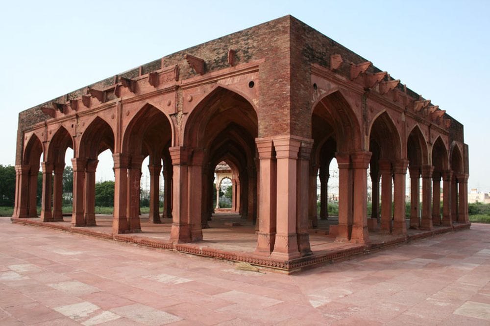 tourists do not go to many historical place in agra 