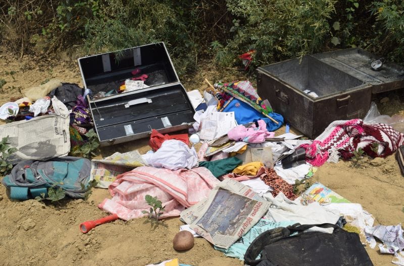 लूटा गया बक्सा खेत में मिला