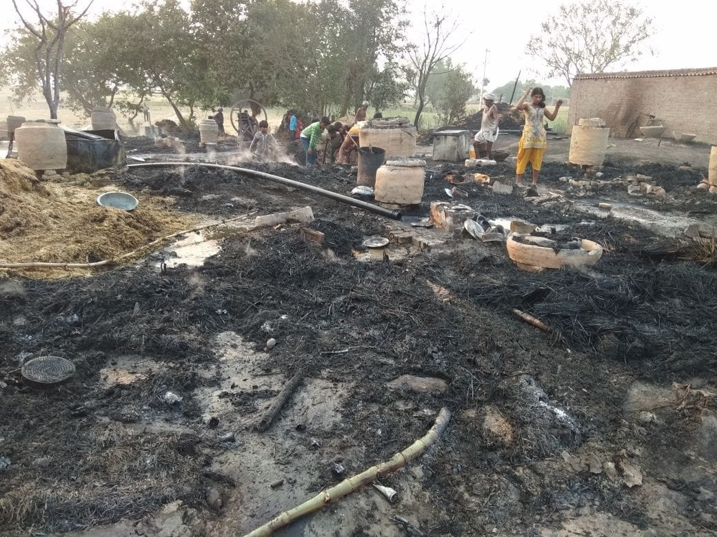 9 huts turn to ashes in chakdah